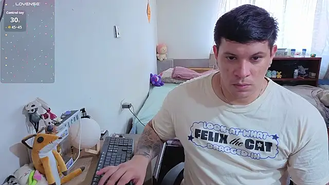 Snapshot of ryden_01 chatting on February 2026 08:51:02 PM ryden 01 online show from February 2026 08:51:02 PM