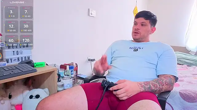 Snapshot of ryden_01 chatting on December 2025 04:39:02 PM ryden 01 online show from December 2025 04:39:02 PM