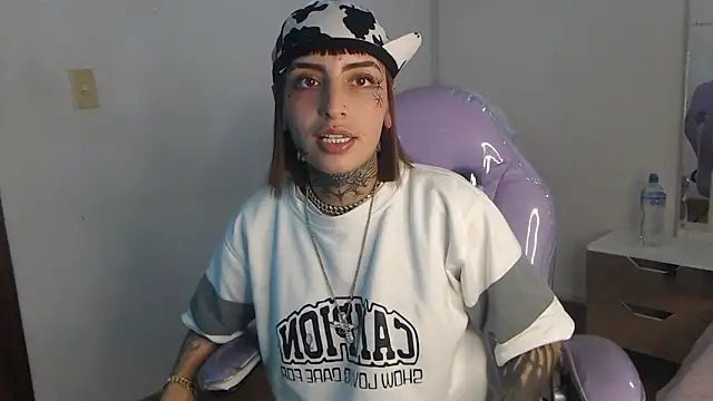 Gyal 8  online show from November 2025 03:21:02 AM