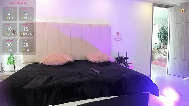 Gyal 8  online show from November 2025 09:26:02 PM