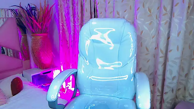 Gyal 8  online show from October 2025 04:13:01 AM