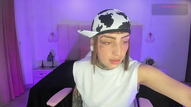 Gyal 8  online show from December 2025 03:27:01 AM