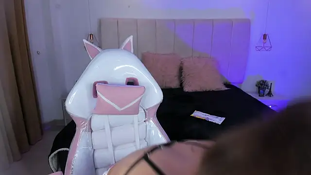 Gyal 8  online show from November 2025 04:12:02 AM