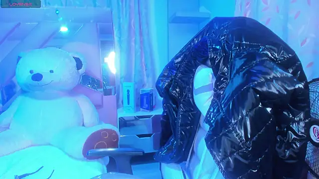 Gyal 8  online show from September 2025 03:35:02 AM