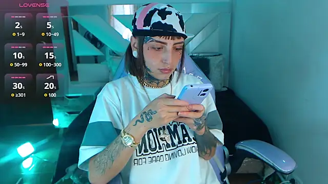 Gyal 8  online show from October 2025 07:46:01 PM