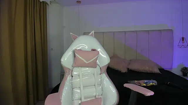 Gyal 8  online show from November 2025 03:40:02 AM