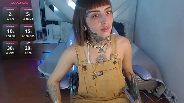 Gyal 8  online show from October 2025 07:59:01 PM