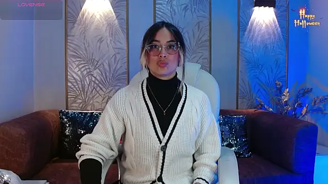 Snapshot of LunaaGrey_ chatting on October 2025 03:29:02 AM LunaaGrey online show from October 2025 03:29:02 AM