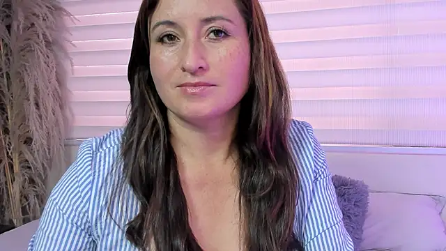 Snapshot of angela_fiory chatting on June 2026 02:51:02 PM angela fiory online show from June 2026 02:51:02 PM