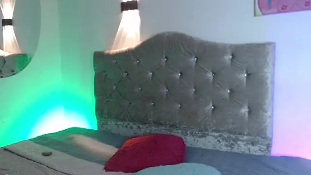 ladymooncs online show from April 2026 03:57:01 PM