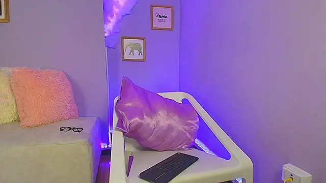 cat nasty online show from October 2025 09:34:02 PM