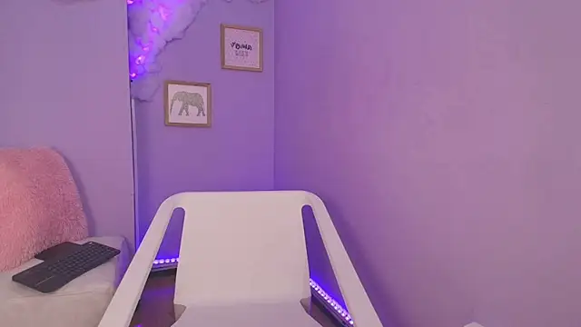 cat nasty online show from October 2025 08:35:01 PM