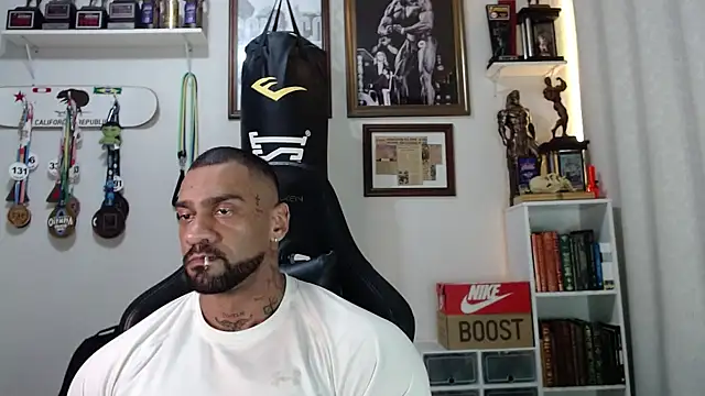 henryhadesflirt online show from November 2025 11:19:02 PM