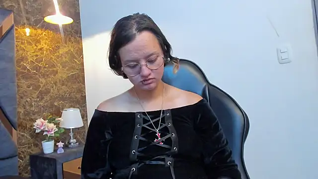 Asami Hattori online show from October 2025 11:23:01 AM