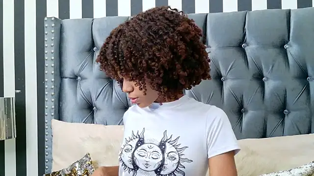 Snapshot of Stellaciel_ chatting on December 2025 11:09:01 PM Stellaciel online show from December 2025 11:09:01 PM