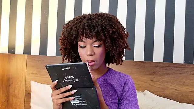 Snapshot of Stellaciel_ chatting on October 2025 10:11:01 PM Stellaciel online show from October 2025 10:11:01 PM