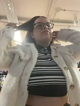 Aphrill online show from October 2025 08:42:01 PM