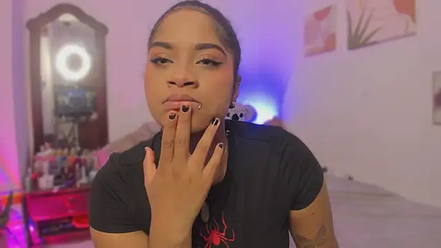 camilafoox7 online show from October 2025 06:31:01 PM