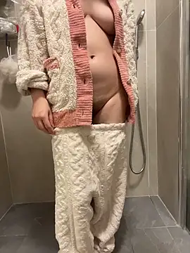 fioralba online show from November 2025 06:36:02 PM