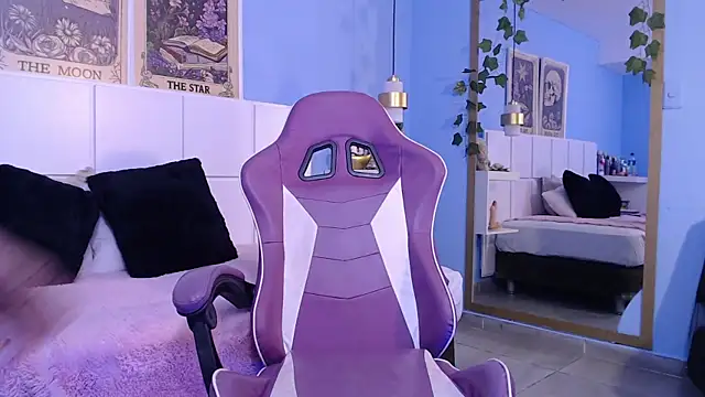 Snapshot of PenelopeBond chatting on December 2025 07:18:02 AM PenelopeBond online show from December 2025 07:18:02 AM