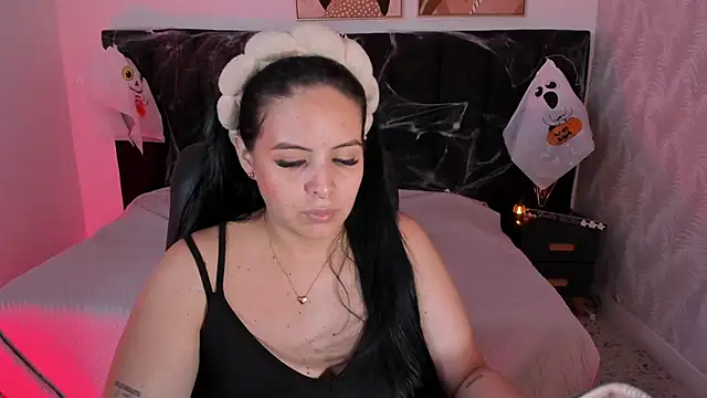 camiladuke7 online show from October 2025 07:35:01 PM