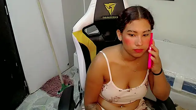 Snapshot of La_tokisha chatting on October 2025 12:33:01 AM La tokisha online show from October 2025 12:33:01 AM