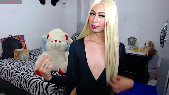 Snapshot of Victoria_Hot_xxx chatting on November 2025 08:24:01 PM Victoria Hot xxx online show from November 2025 08:24:01 PM