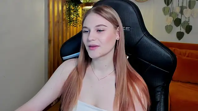 Snapshot of AriaWell chatting on November 2025 05:11:01 AM AriaWell online show from November 2025 05:11:01 AM