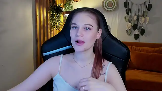 Snapshot of AriaWell chatting on November 2025 05:17:02 AM AriaWell online show from November 2025 05:17:02 AM