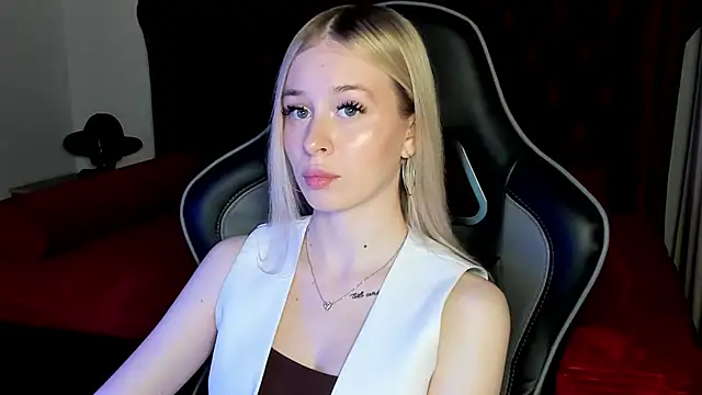 MiaGraces online show from December 2025 05:25:01 PM