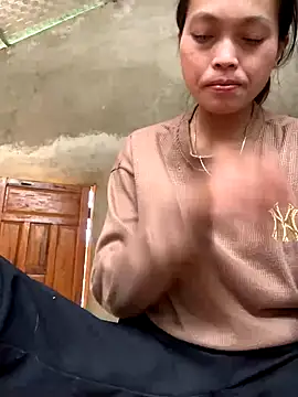 Snapshot of Halyy_xx chatting on October 2025 05:18:02 AM Halyy xx online show from October 2025 05:18:02 AM