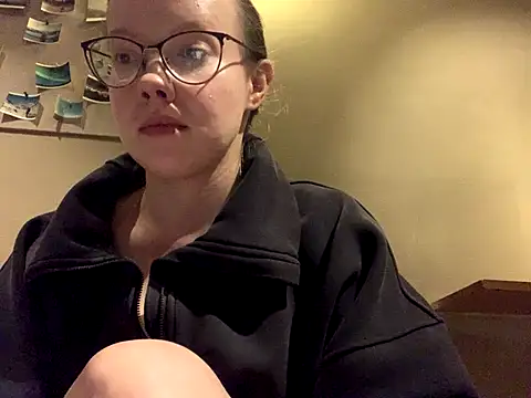 Stacyqq online show from October 2025 01:41:02 PM