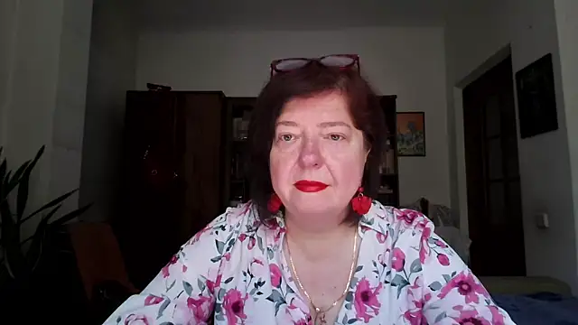 Snapshot of Violet_Pulse chatting on June 2026 07:24:01 AM Violet Pulse online show from June 2026 07:24:01 AM