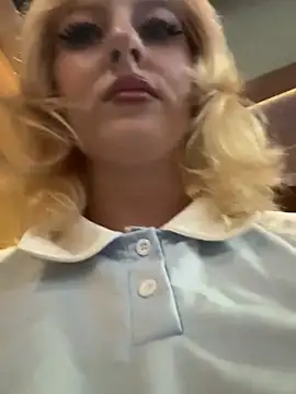 Snapshot of RonnieKiss chatting on July 2026 09:17:01 AM RonnieKiss online show from July 2026 09:17:01 AM