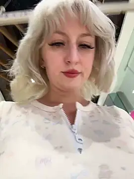 RonnieKiss online show from April 2026 11:39:02 AM