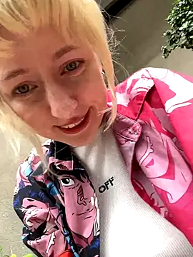 Snapshot of RonnieKiss chatting on November 2025 03:18:02 AM RonnieKiss online show from November 2025 03:18:02 AM