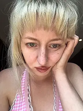 Snapshot of RonnieKiss chatting on December 2025 06:36:02 AM RonnieKiss online show from December 2025 06:36:02 AM