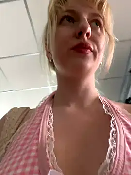 Snapshot of RonnieKiss chatting on November 2025 06:56:02 AM RonnieKiss online show from November 2025 06:56:02 AM