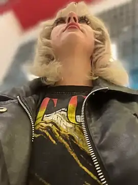 RonnieKiss online show from April 2026 05:09:01 AM