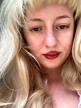 Snapshot of RonnieKiss chatting on December 2025 03:56:01 AM RonnieKiss online show from December 2025 03:56:01 AM