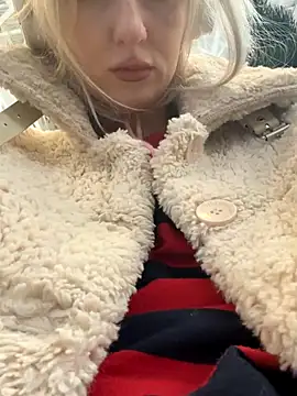 Snapshot of RonnieKiss chatting on October 2025 05:39:01 AM RonnieKiss online show from October 2025 05:39:01 AM