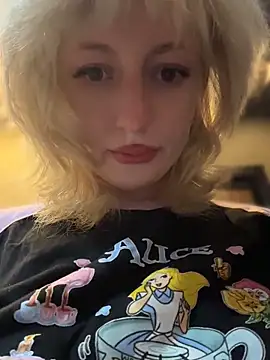 RonnieKiss online show from April 2026 10:00:02 AM