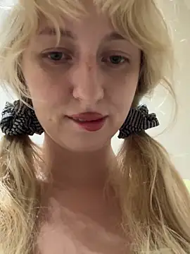 Snapshot of RonnieKiss chatting on December 2025 07:19:01 AM RonnieKiss online show from December 2025 07:19:01 AM