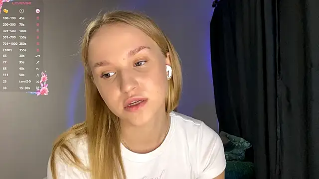 Snapshot of TanekaBoitel chatting on September 2025 12:44:01 PM TanekaBoitel online show from September 2025 12:44:01 PM