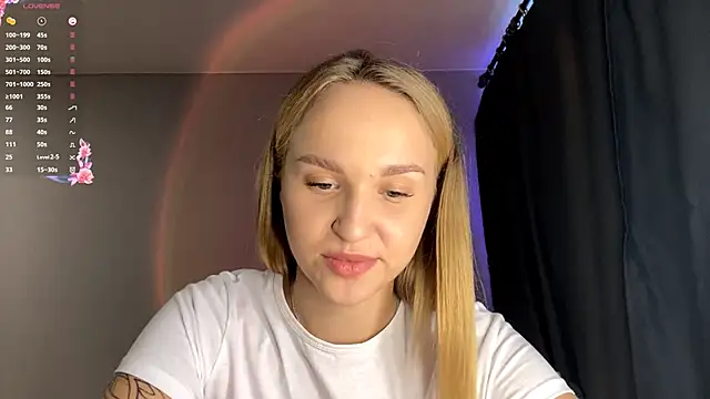 Snapshot of TanekaBoitel chatting on September 2025 11:28:02 AM TanekaBoitel online show from September 2025 11:28:02 AM
