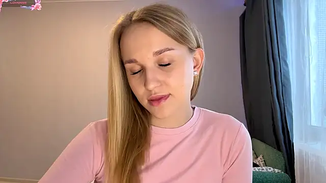 TanekaBoitel online show from November 2025 12:16:02 PM