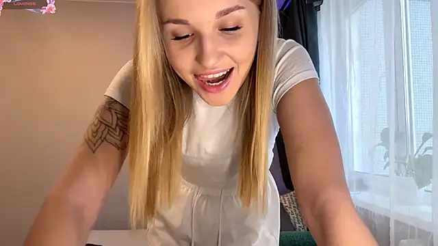 TanekaBoitel online show from November 2025 11:32:01 AM