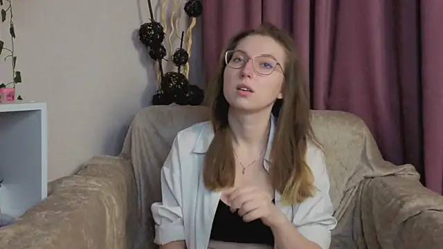 Snapshot of DaliaRadtke chatting on November 2025 06:12:01 PM DaliaRadtke online show from November 2025 06:12:01 PM