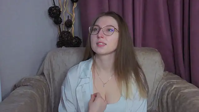 Snapshot of DaliaRadtke chatting on November 2025 06:19:02 PM DaliaRadtke online show from November 2025 06:19:02 PM