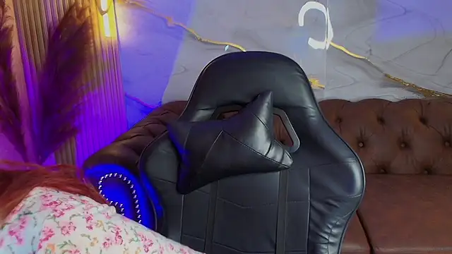 Snapshot of mia_tf chatting on November 2025 01:58:02 PM mia tf online show from November 2025 01:58:02 PM